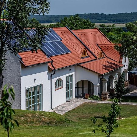 Oszter Udvarhaz Kekkut Exterior photo